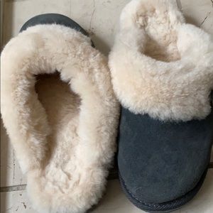 Charcoal grey Emu slippers!!